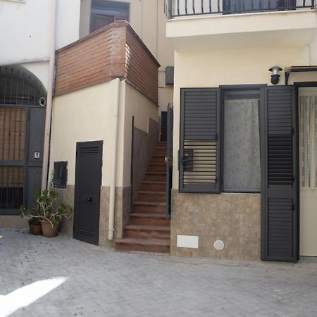 Bed And Breakfast La Volpe Rossa Regalbuto Exterior photo